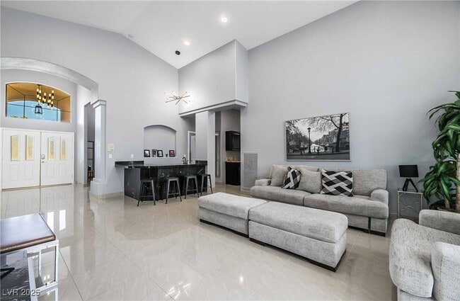 Building Photo - 1400 Castle Crest Dr