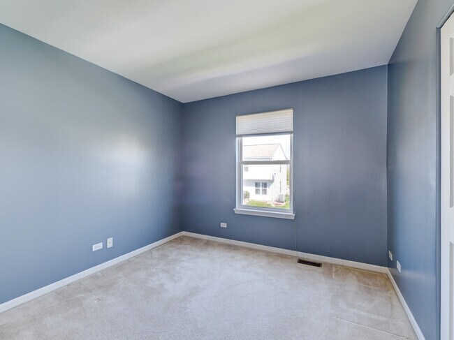 Building Photo - 1810 Van Dyke Ln