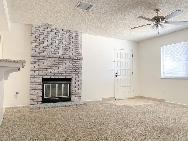 Building Photo - 940 W Graaf Ave