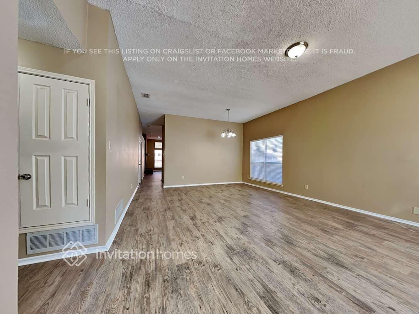 Building Photo - 2060 Camelot Dr