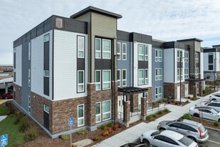 Building Photo - Lemos Pointe