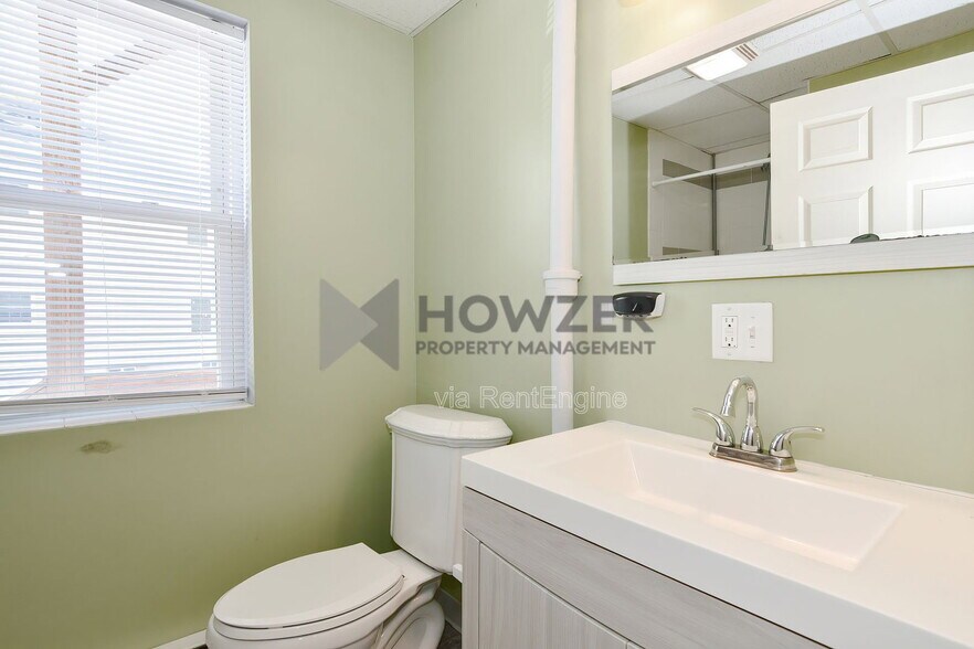 Building Photo - 127-127 Park St