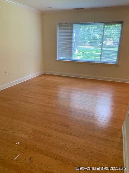 Building Photo - 210 Gerry Rd