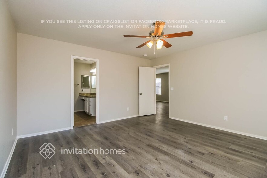 Building Photo - 10933 E Clovis Ave