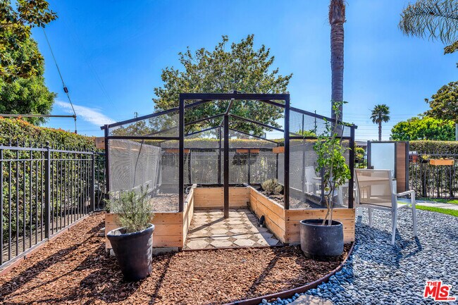 Building Photo - 4450 Campbell Dr
