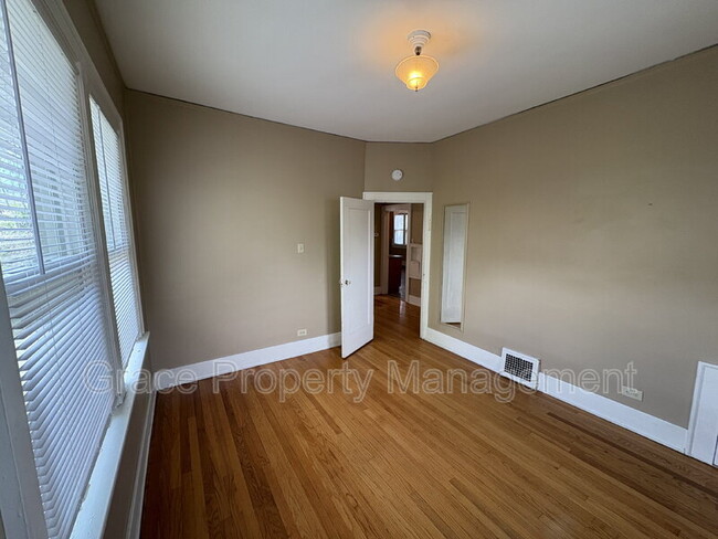 Building Photo - 1442 Perry St
