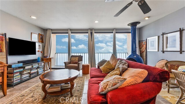 Building Photo - 721 Esplanade