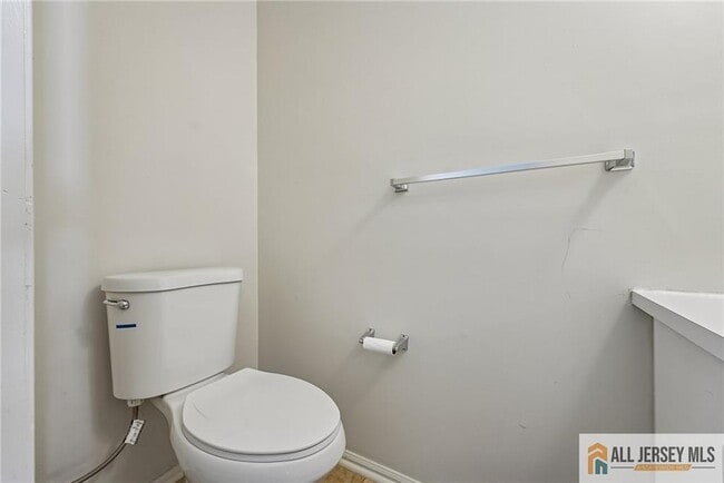 Building Photo - 8 Marsh Ct