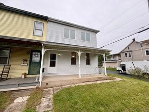 Building Photo - 3 Bedroom 1 Bathroom in Lebanon!
