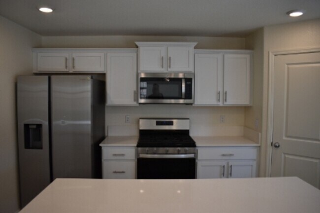 Building Photo - 624 Suzanne Dr