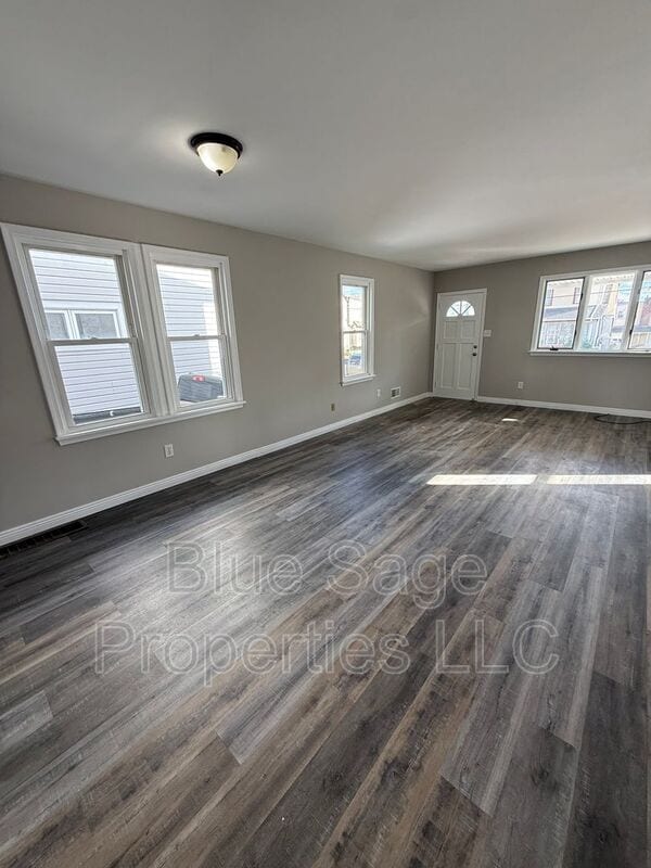 Building Photo - 105 W Broadway Ave