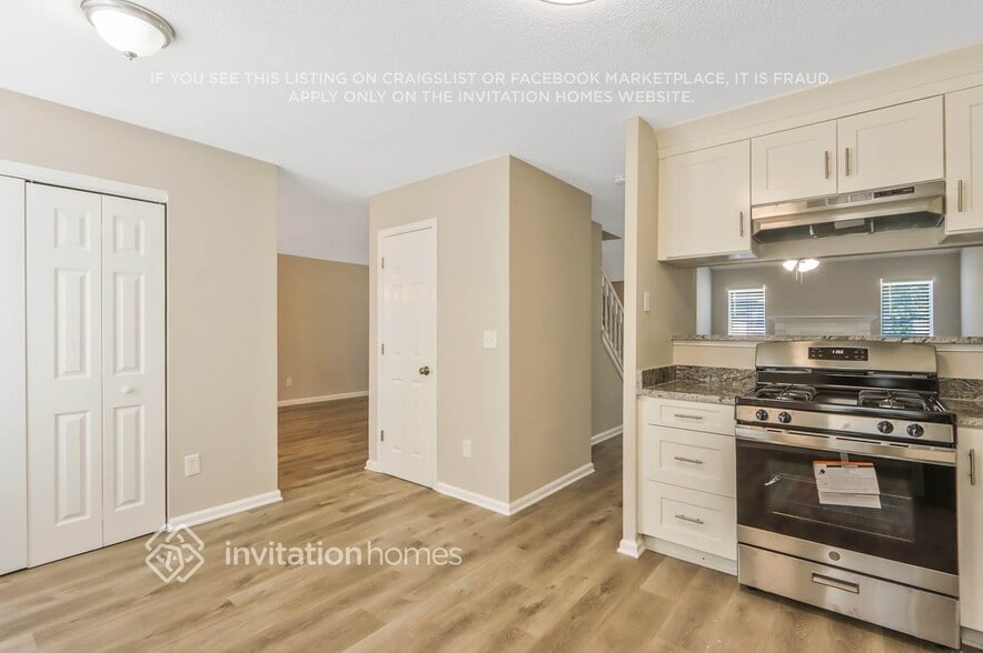 Building Photo - 6449 Eastbriar Dr