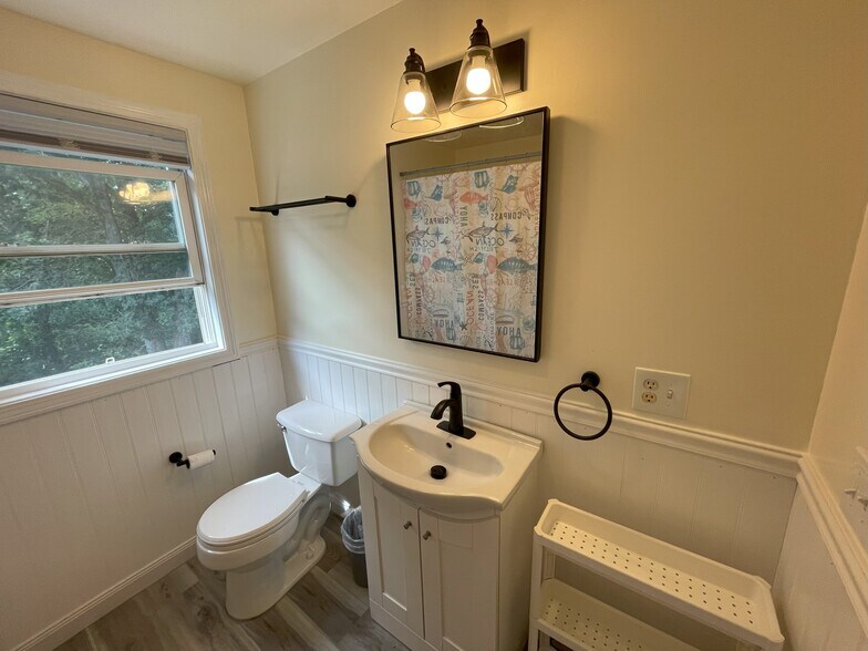 upstairs full bath - 183 Hunt Ave