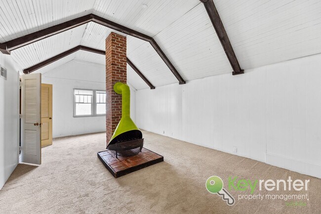 Building Photo - E Lewis St Duplex