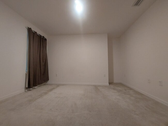 Building Photo - Beautiful 3 Bedroom 2 1/2 Bathroom House i...