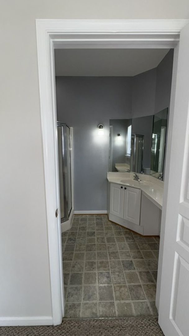 Building Photo - 5821 Ludington Dr