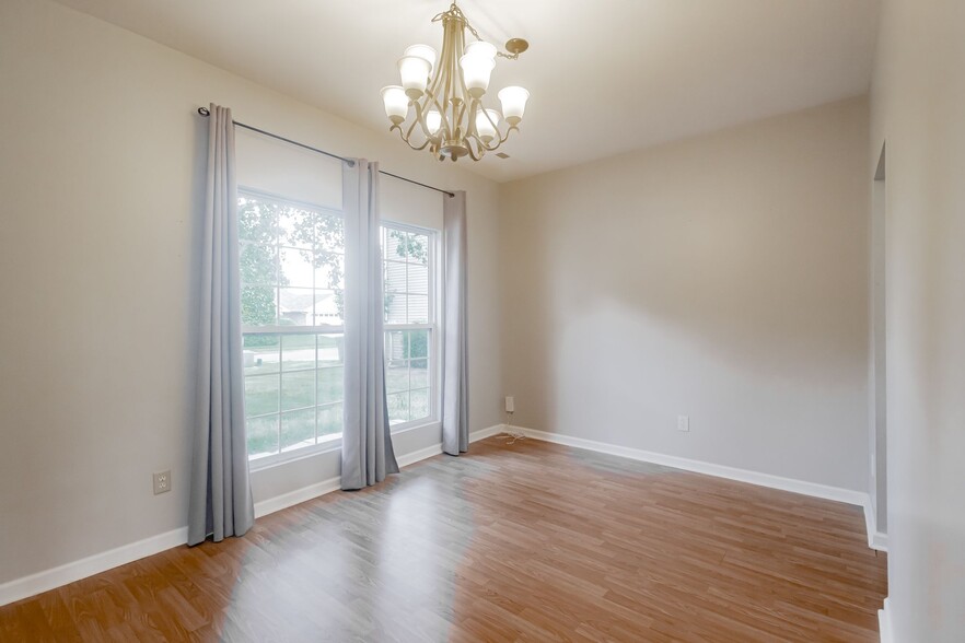 Building Photo - 125 Cloverwood Dr SW