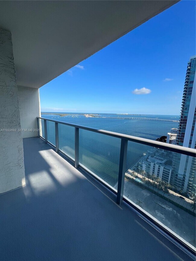 Building Photo - 1155 Brickell Bay Dr