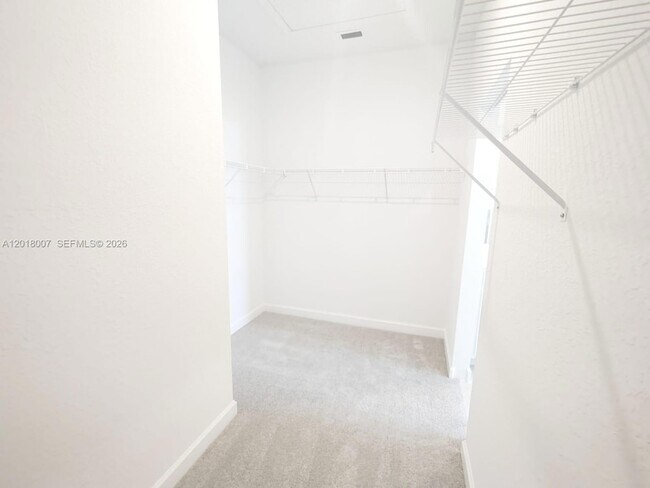 Building Photo - 535 Rivergrass St