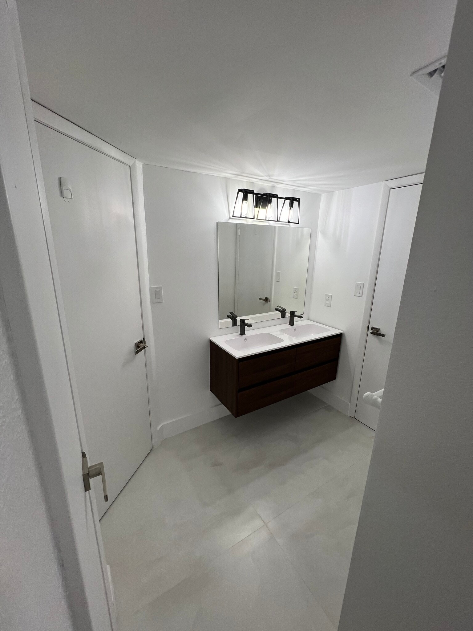 Building Photo - 10500 SW 155th Ct