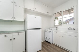 Building Photo - 1 BED 1 BATH with 1 parking, MCCully area