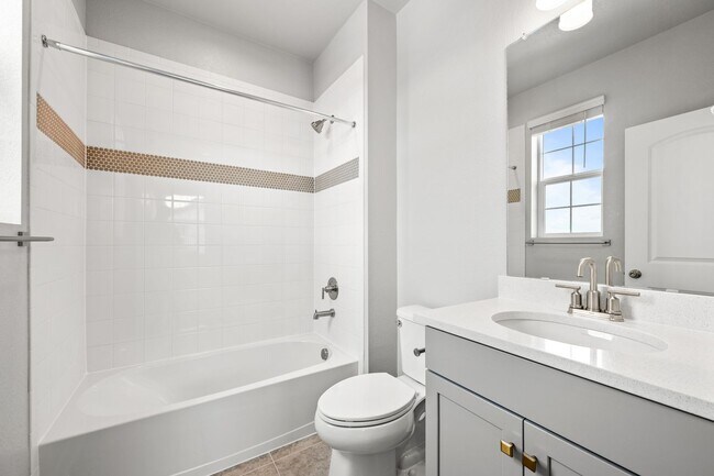 Building Photo - Spacious Family Home in Quiet Neighborhood