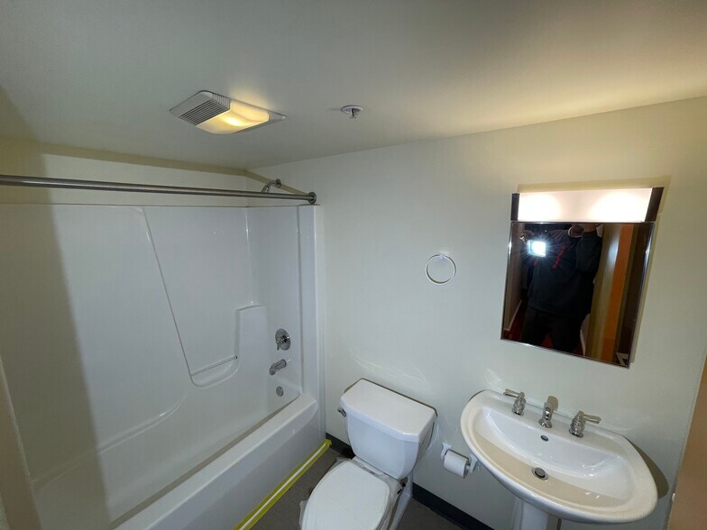 Building Photo - 905 Liberty Ave