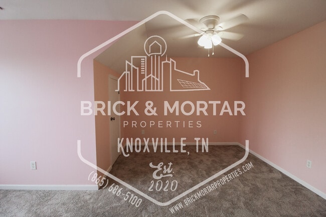 Building Photo - 900 Glendower Way