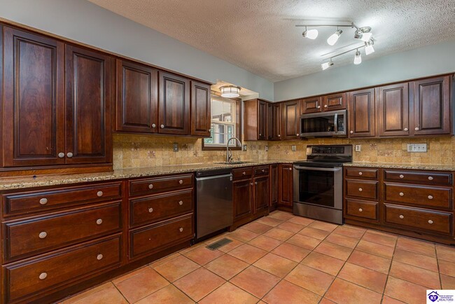 Building Photo - 435 Schlaefer Way