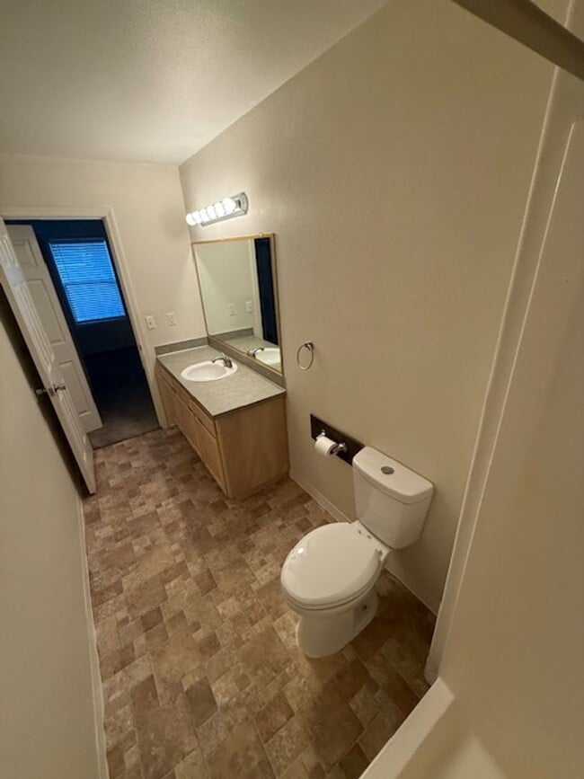 Building Photo - 577 Sunwood Dr NW