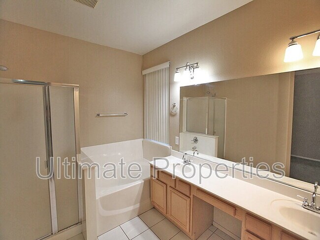 Building Photo - 8865 N 66th Dr