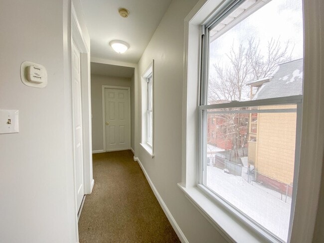 Building Photo - Gorgeous single-family home near Hartford ...