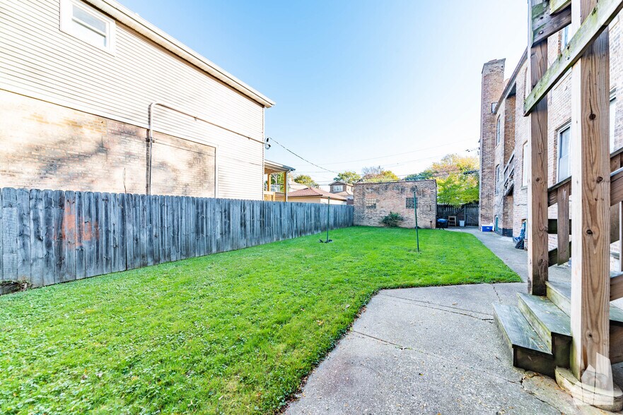 Building Photo - 2654 W Ardmore Ave