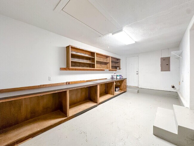 Building Photo - 2614 32nd St