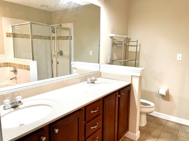 Building Photo - Beautifully Maintained Home in the Heart o...