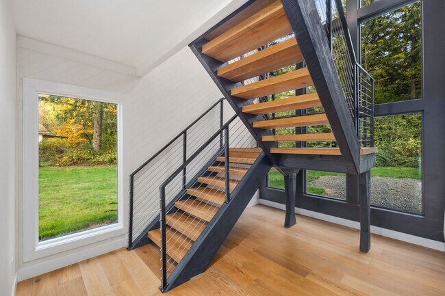 Building Photo - Redmond 4BD / 3BA Home with Central A/C on 3 Acres – Available Now