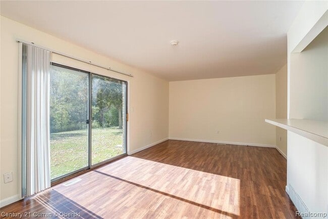 Building Photo - 44543 Savery Dr