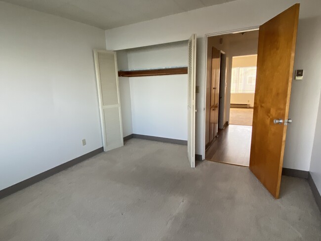 Bedroom - 2700 Alki Ave SW