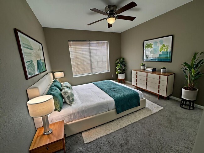 Building Photo - Great eastside location four bedrooms