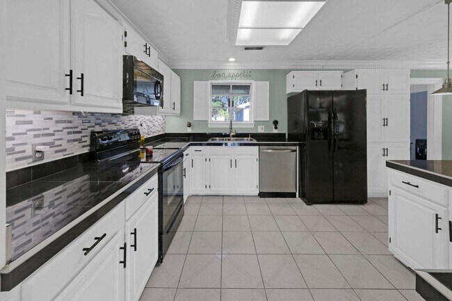 Building Photo - 2216 Calle De Pizzaro