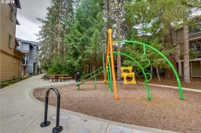 Building Photo - 175 NE 80th Ave