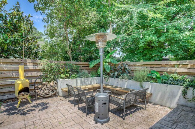 Building Photo - Adorable 3 bedroom ranch with fenced yard!