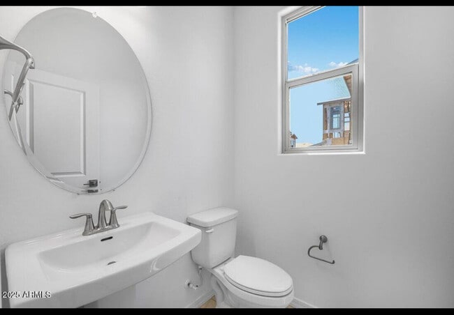 Building Photo - 14663 W Sand Hills Rd