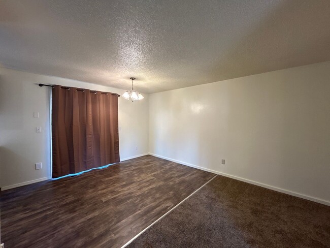 Building Photo - Newly Remodeled 3 Bedroom / 1 Bathroom hom...