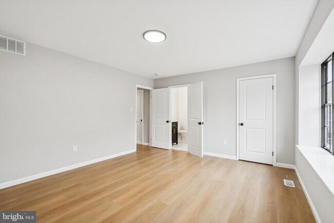 Building Photo - 31 Acorn Ct