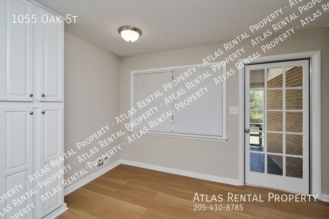 Building Photo - 1055 Oak St