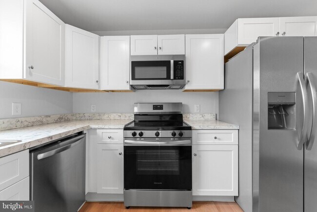 Building Photo - 2210 New Falls Rd