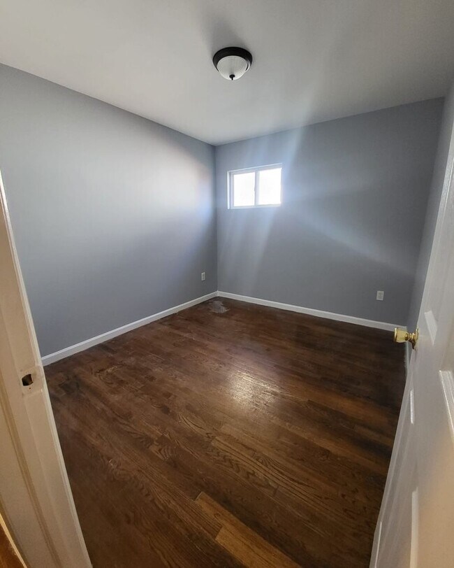 Building Photo - 3 bed 1 bath