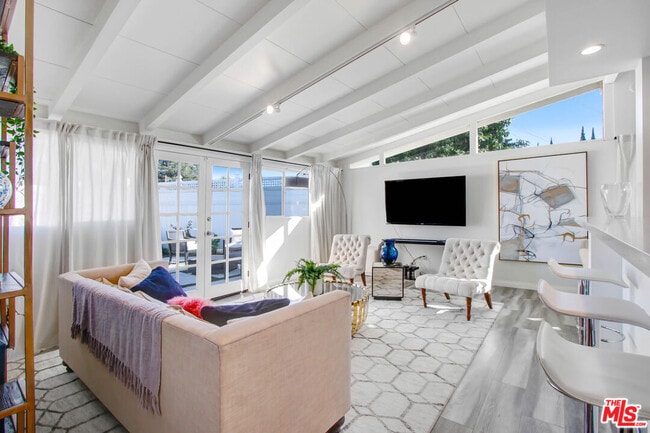 Building Photo - 6440 Rhea Ave