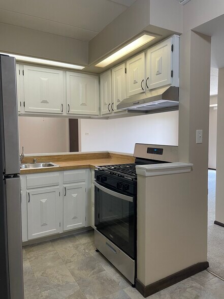 Building Photo - 13628 Royal Ct